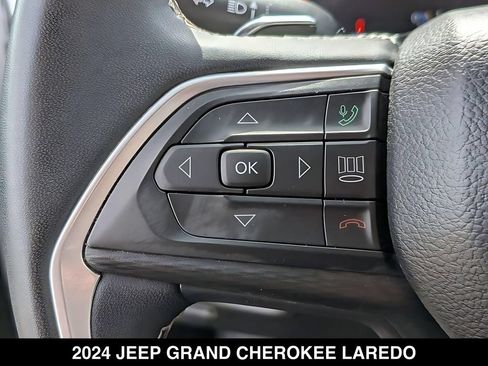 Used 2024 Jeep Grand Cherokee Laredo AWD/4WD image 19