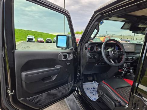 Used 2024 Jeep Wrangler Unlimited Rubicon w/ Technology Group AWD/4WD image 11