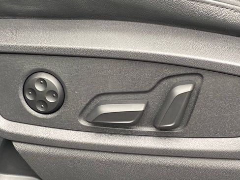 Used 2023 Audi Q5 2.0T Premium w/ Convenience Package image 16