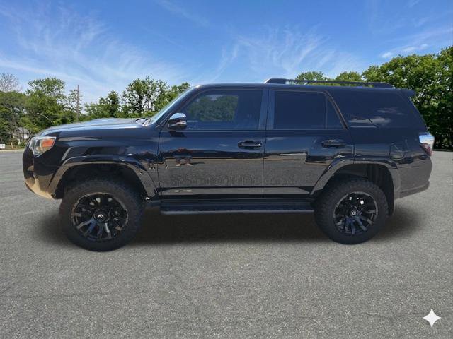 Used 2020 Toyota 4Runner TRD Off-Road Premium w/ Moonroof Package AWD/4WD image 4