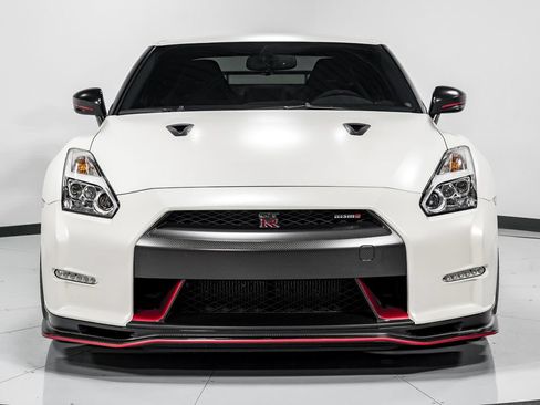 Used 2016 Nissan GT-R NISMO AWD/4WD image 9