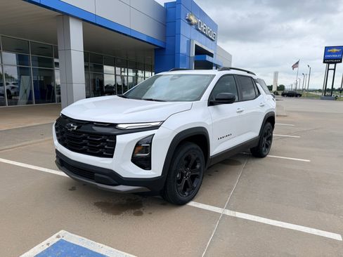 New 2026 Chevrolet Equinox LT w/ Convenience Package II FWD image 2