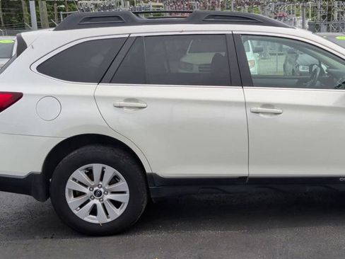 Used 2016 Subaru Outback 2.5i Premium image 9