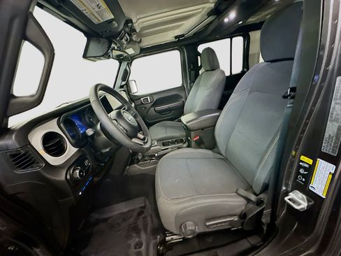 Used 2025 Jeep Wrangler Willys image 13