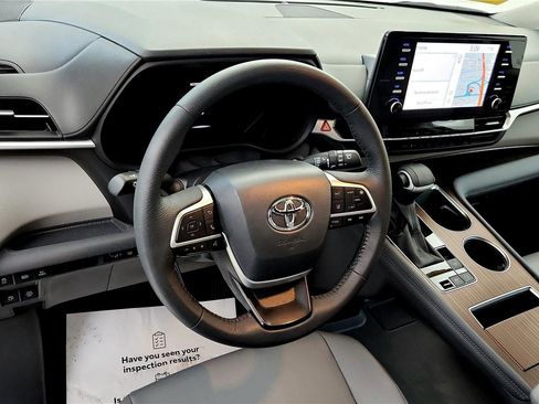 Certified 2024 Toyota Sienna XLE w/ XLE Plus Package image 37