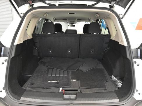 Used 2023 Nissan Rogue S image 29