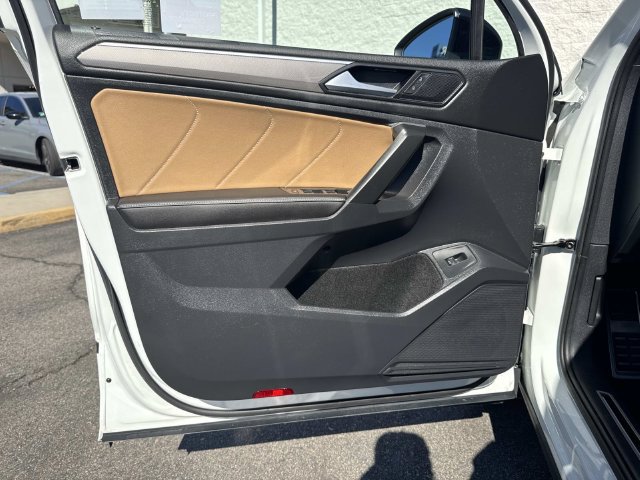 Certified 2024 Volkswagen Tiguan SE R-Line FWD image 21