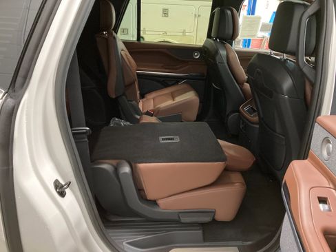 Used 2026 Lincoln Navigator L Reserve AWD/4WD image 10