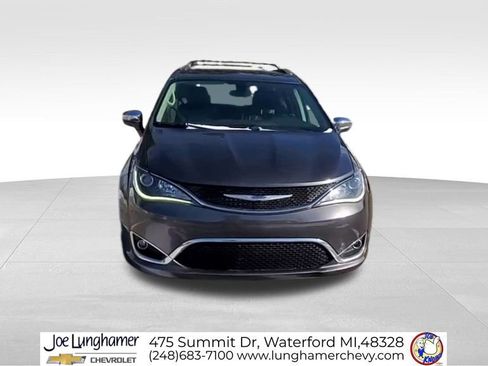 Used 2020 Chrysler Pacifica Limited image 3