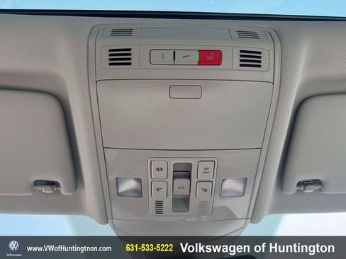 Certified 2023 Volkswagen Jetta SE w/ Panoramic Sunroof Package FWD image 32