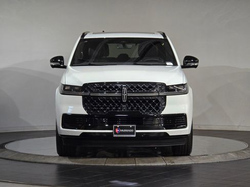 New 2025 Lincoln Navigator Reserve w/ Jet Appearance Package image 3