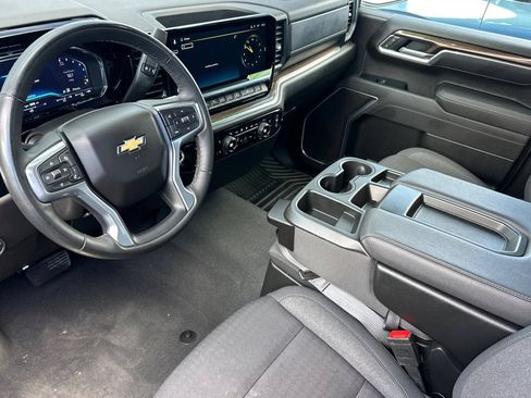 Used 2025 Chevrolet Silverado 1500 LT AWD/4WD image 9