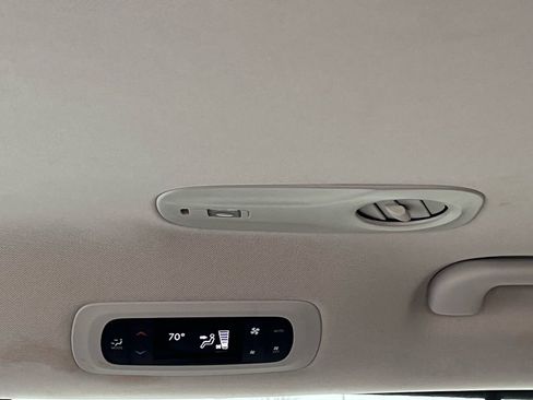 Used 2024 Chrysler Pacifica Touring-L FWD image 26