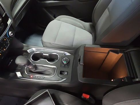 Used 2023 Chevrolet Traverse LT image 29