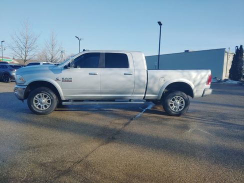 Used 2018 RAM 2500 Laramie w/ Convenience Group image 2