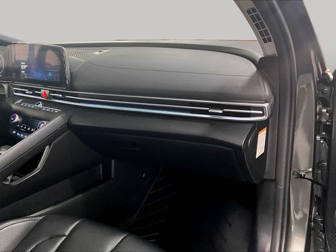 Used 2024 Hyundai Elantra Limited FWD image 19