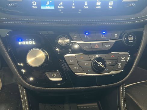 New 2026 Chrysler Pacifica Limited FWD image 21