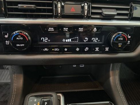 Used 2022 Nissan Pathfinder Platinum w/ Cargo Package AWD/4WD image 15