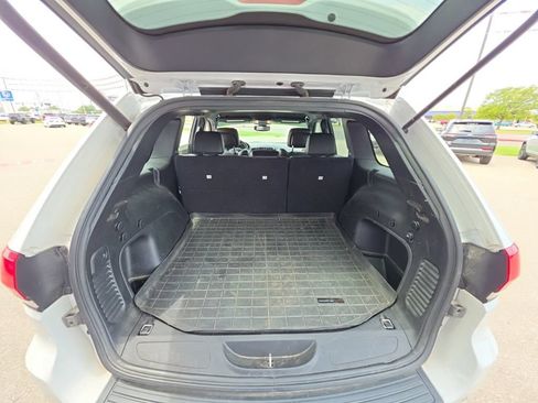 Used 2022 Jeep Grand Cherokee Laredo X RWD image 14