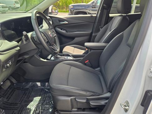 Certified 2025 Buick Encore GX Preferred FWD image 21