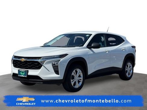 Certified 2024 Chevrolet Trax LS w/ Driver Confidence Package FWD image 1
