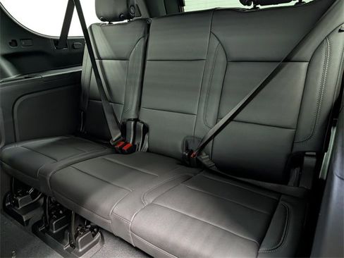 New 2026 Chevrolet Suburban Z71 image 17