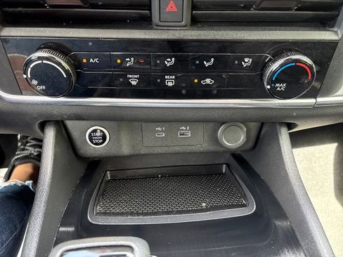 Used 2023 Nissan Rogue S AWD/4WD image 19