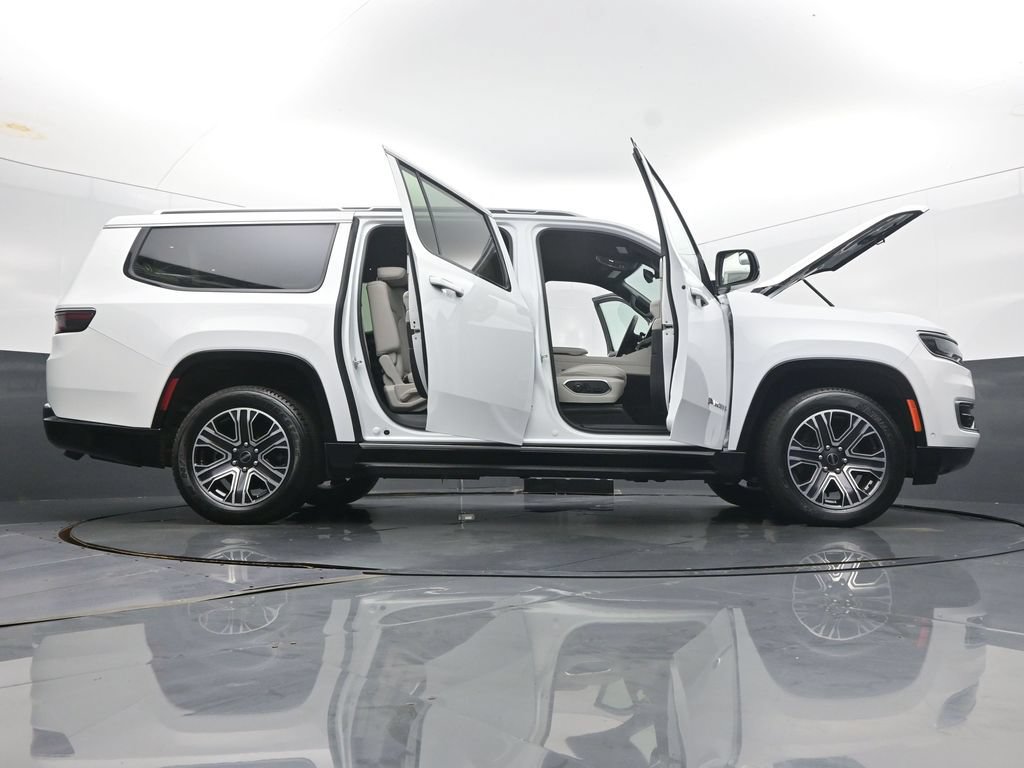 Used 2025 Jeep Wagoneer L 4WD image 65