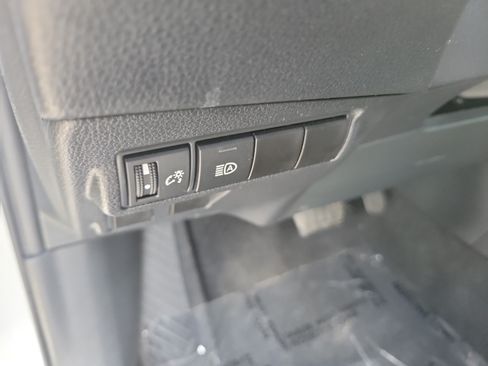 Used 2024 Toyota Corolla Cross LE FWD image 24