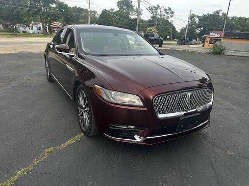 Used 2017 Lincoln Continental Select image 3