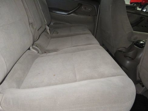 Used 2005 Toyota Sequoia SR5 AWD/4WD image 32