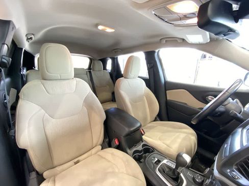 Used 2016 Jeep Cherokee Latitude AWD/4WD image 26