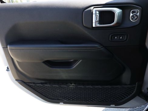 Used 2024 Jeep Wrangler Sahara image 23