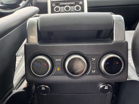 Used 2017 Land Rover Discovery HSE image 31