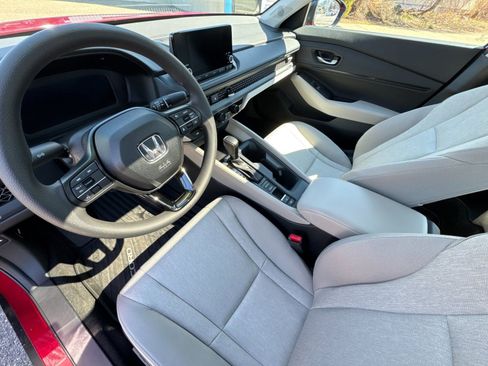 Used 2025 Honda Accord SE image 11