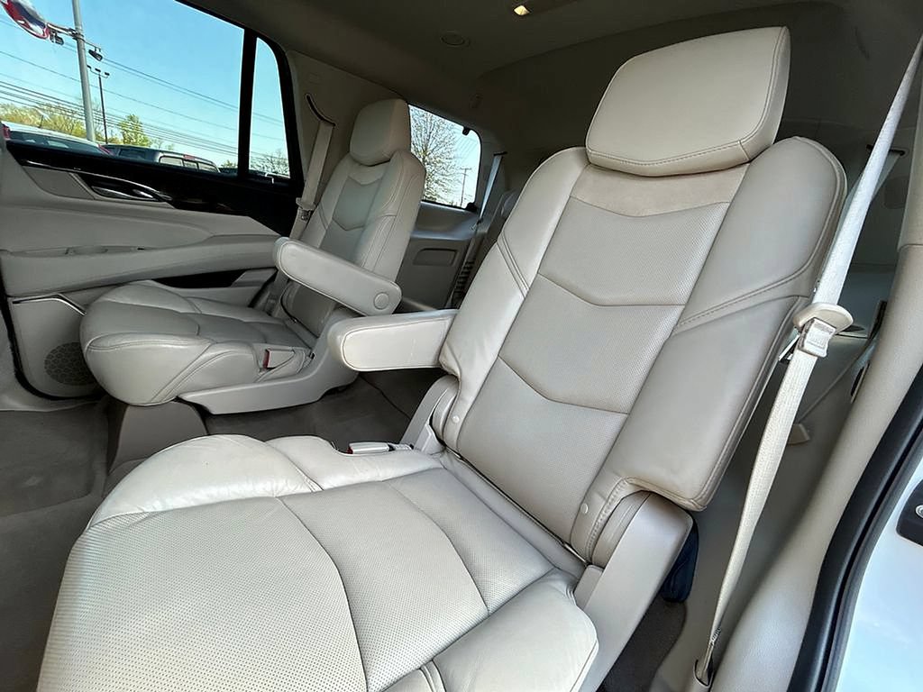 Used 2018 Cadillac Escalade Luxury AWD/4WD image 36