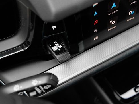 Certified 2025 Porsche Cayenne AWD/4WD image 18