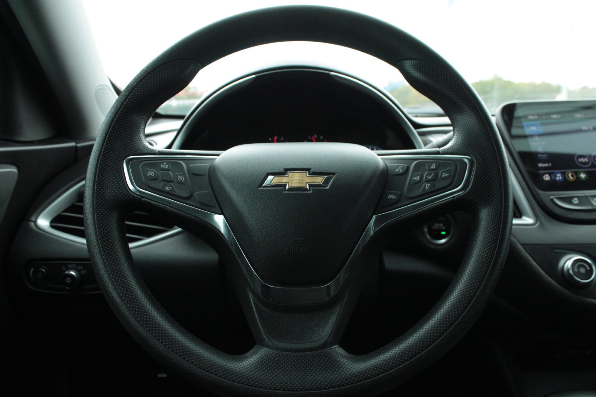 Used 2021 Chevrolet Malibu LS FWD image 26