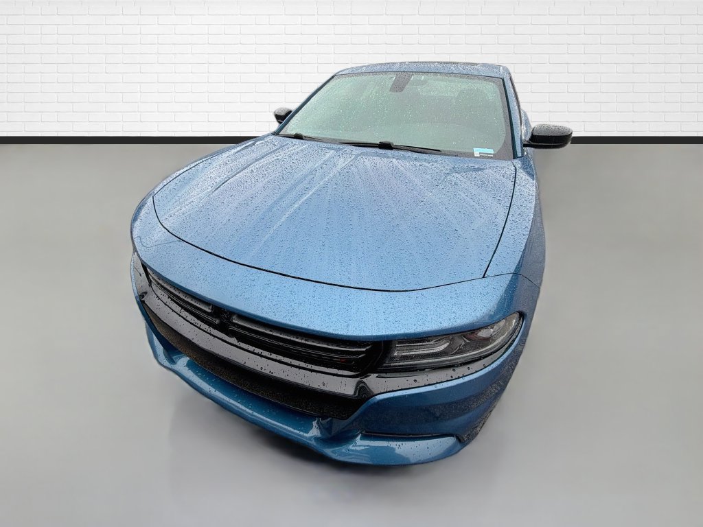 Used 2020 Dodge Charger SXT w/ Blacktop Package RWD image 2