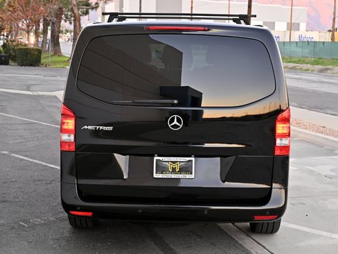 Used 2018 Mercedes-Benz Metris Passenger image 5