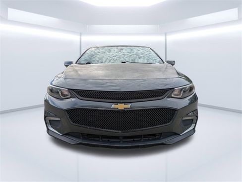 Used 2017 Chevrolet Malibu LT image 9