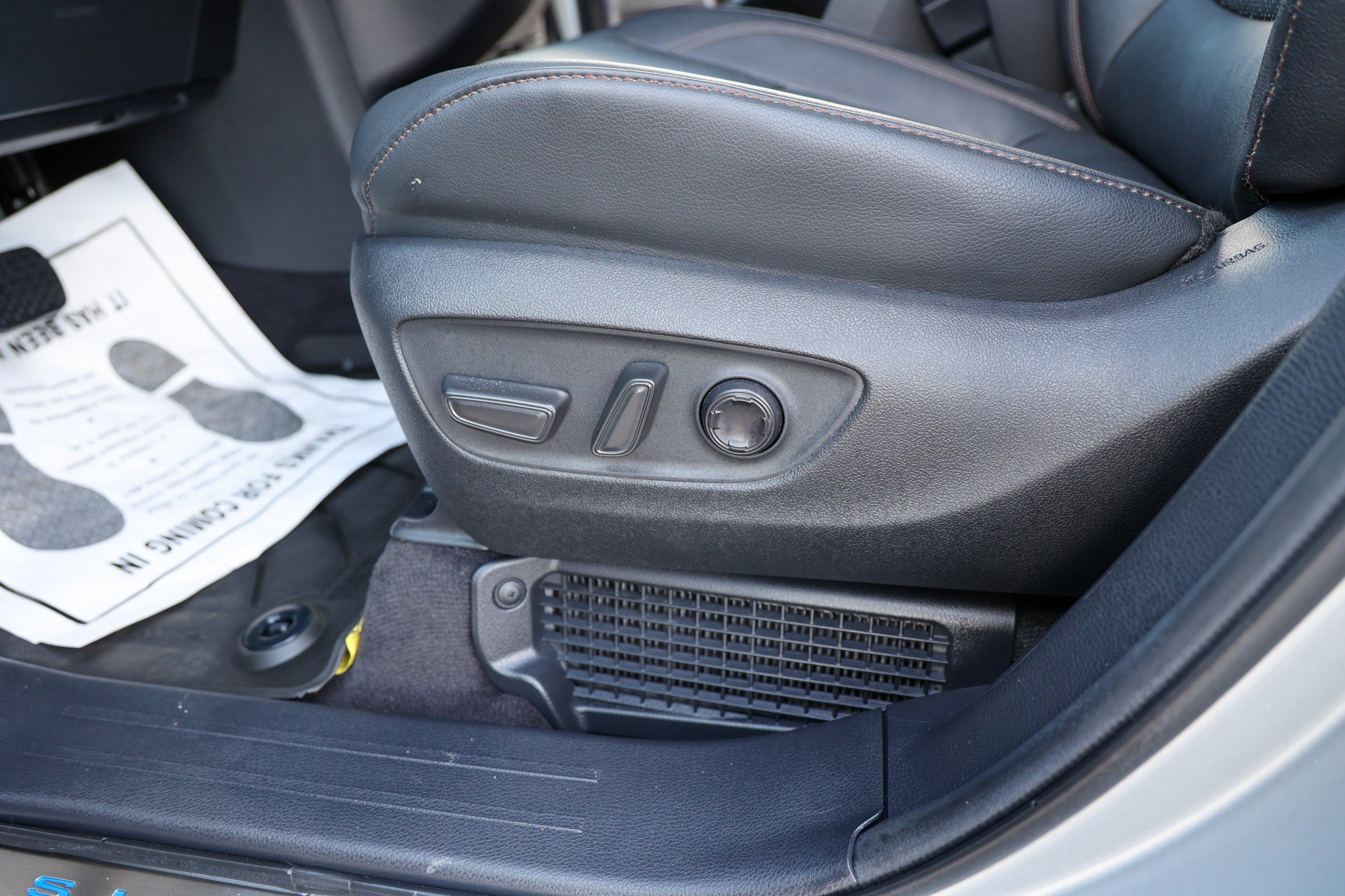 Certified 2025 Toyota Sienna Platinum FWD image 30