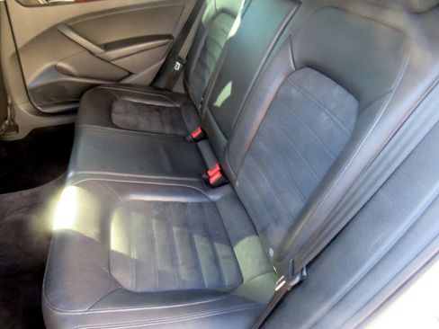 Used 2013 Volkswagen Passat TDI SEL Premium image 26