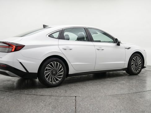 Used 2025 Hyundai Sonata SEL FWD image 9