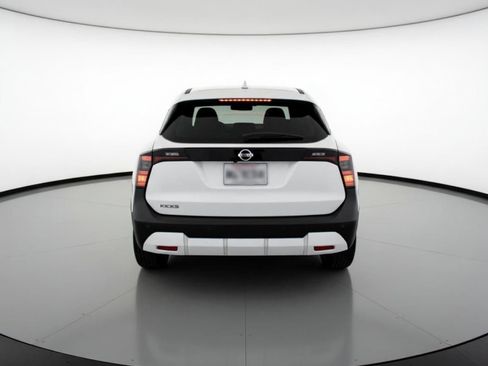 Used 2025 Nissan Kicks SV image 7