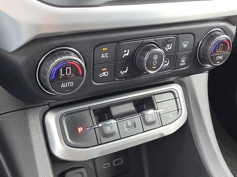 Used 2020 GMC Acadia SLE w/ Driver Convenience Package FWD image 19