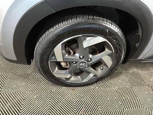 Used 2023 Hyundai Venue SEL FWD image 9
