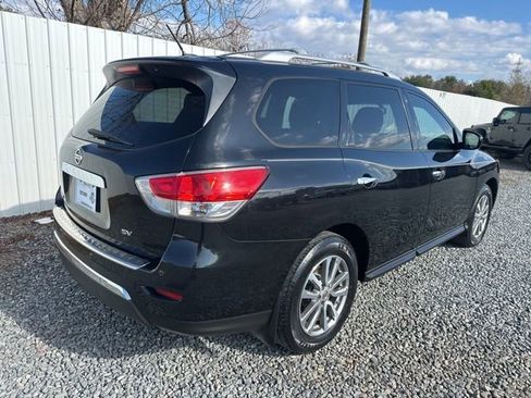 Used 2016 Nissan Pathfinder SV image 5
