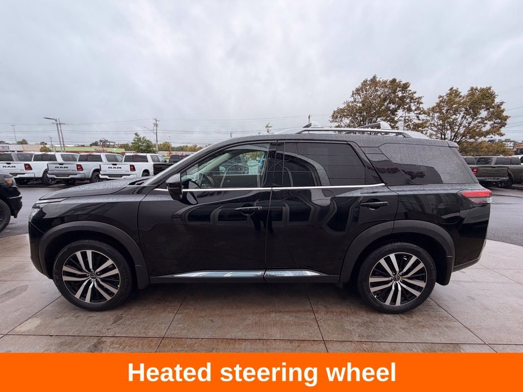 Used 2024 Nissan Pathfinder Platinum AWD/4WD image 11