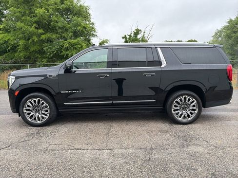 Used 2023 GMC Yukon XL Denali Ultimate AWD/4WD image 5
